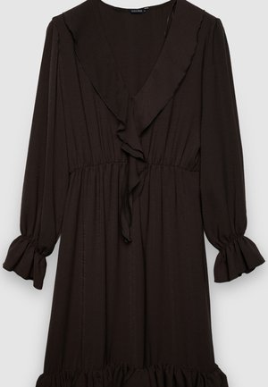 Dunkelbraunes Kleid mit V-Ausschnitt, geraffter Vorderseite und langen Puffärmeln. Der Rock hat einen gesammelten Saum und subtile strukturierte Details.