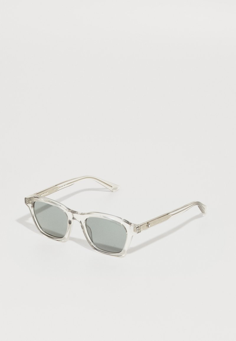 Lunettes de soleil rectangulaires transparentes avec des verres gris, dotées d'un détail texturé argenté sur les branches et d'un design de monture robuste.