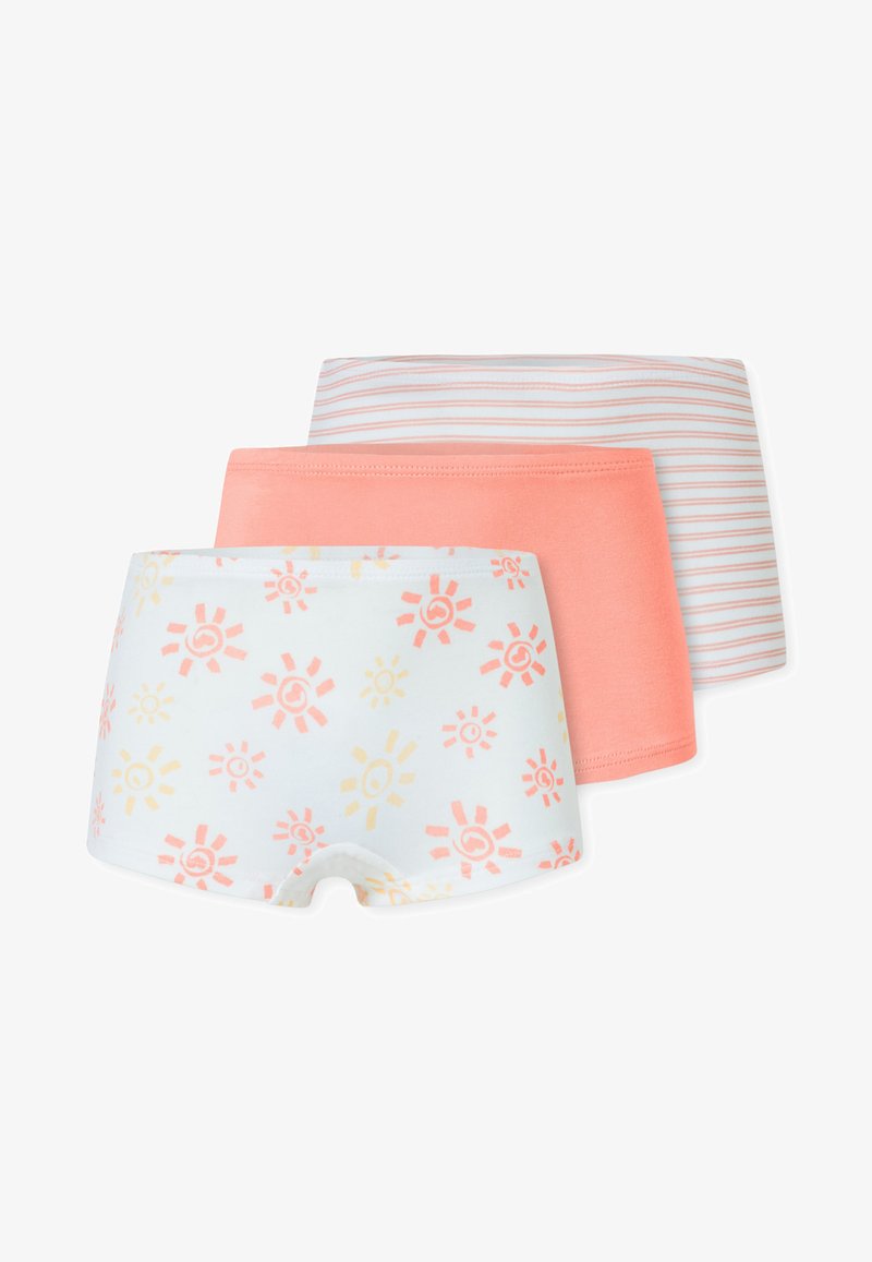 Tres pares de culotes lisos y con estampados para niños. Las características incluyen un par blanco con gráficos de sol, un par liso en coral y un par con un patrón a rayas.
