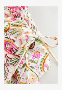Non sélectionné, cream pink paisley whipstitch