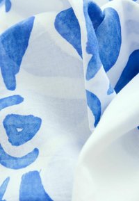 SARONG  - Strandkiegészítő - blue/white geo print