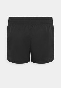 Svarta sportshorts med elastiskt midjeband och slät tyg, uppvisade på en vit bakgrund.