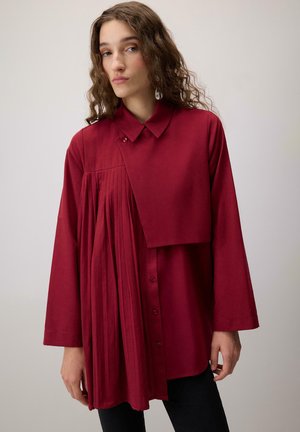 WITH PLEAT DETAIL - Blúzka so zapínaním na gombíky - burgundy