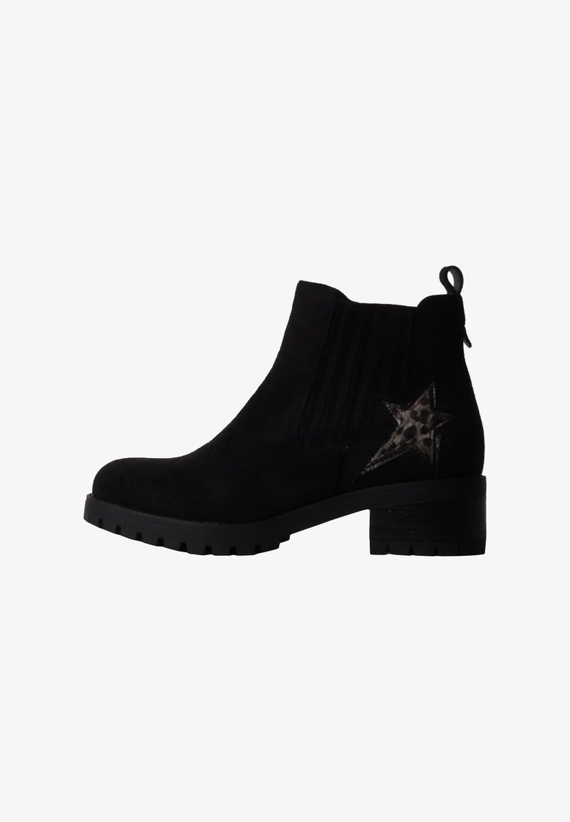 Bottine noire en suède avec talon épais, semelle rainurée, panneaux latéraux élastiques, languette de tirage et détail étoile imprimé léopard sur le côté du talon.