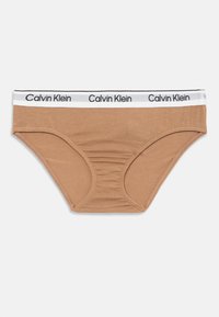 Barna pamut bikini alsó fehér, logós elasztikus derékkal, amelyen a "Calvin Klein" felirat feketével szerepel. Simás textúra, alacsony derékdizájn.