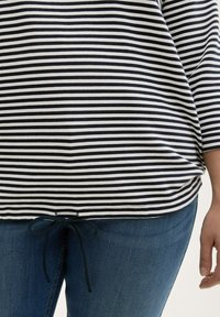 TOM TAILOR PLUS SIZE - MIT KNOPF-DETAILS - Long sleeved top - offwhite navy regular stripe