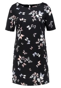 Vestido de manga corta en tela negra con un estampado de mariposas en varios tonos. Presenta un escote redondo y un detalle de ojal en la espalda.