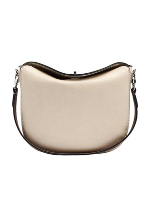 Kremowa skórzana torebka o zaokrąglonym wierzchu z odpinanym ciemnym paskiem, na białym tle.