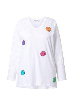 Weißes Langarm-T-Shirt mit V-Ausschnitt, verziert mit bunten gestickten Smiley-Gesichtern in Lila, Orange, Pink, Blau und Grün.