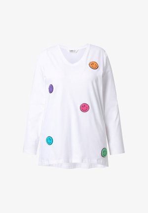 Biała longsleeve T-shirt z dekoltem w kształcie litery V, ozdobiona kolorowymi haftowanymi uśmiechami w odcieniach purpurowym, pomarańczowym, różowym, niebieskim i zielonym.