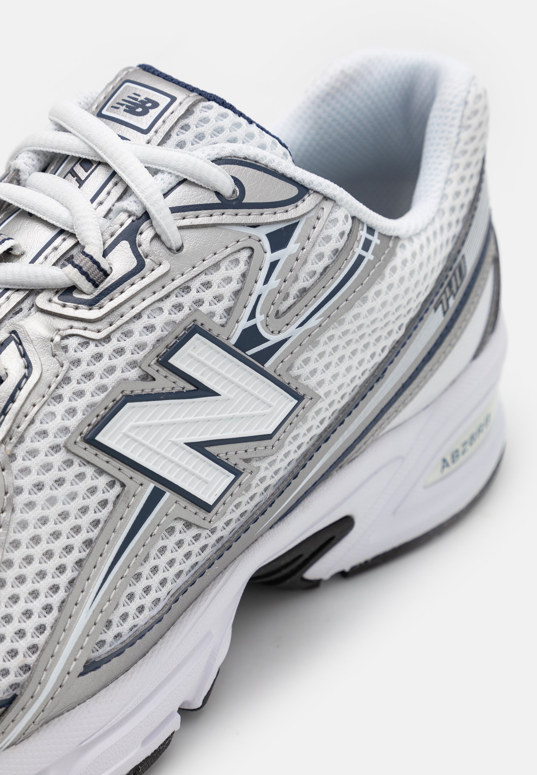 New Balance U740 UNISEX - Sneakersy niskie/biały - Zalando.pl