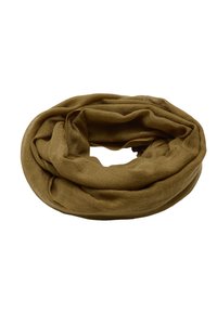 Okrąsty, oliwkowo-zielony szalik wykonany z miękkiej, strukturalnej tkaniny, z drapowanym wzorem i bez widocznych wzorów czy detali metalowych.