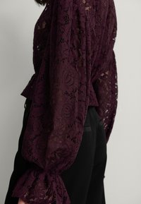 NA-KD Blusa - bordeaux