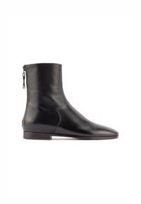 Stivale alla caviglia in pelle nera con un design elegante, punta affusolata, texture liscia e chiusura con zip laterale per una facile calzata.