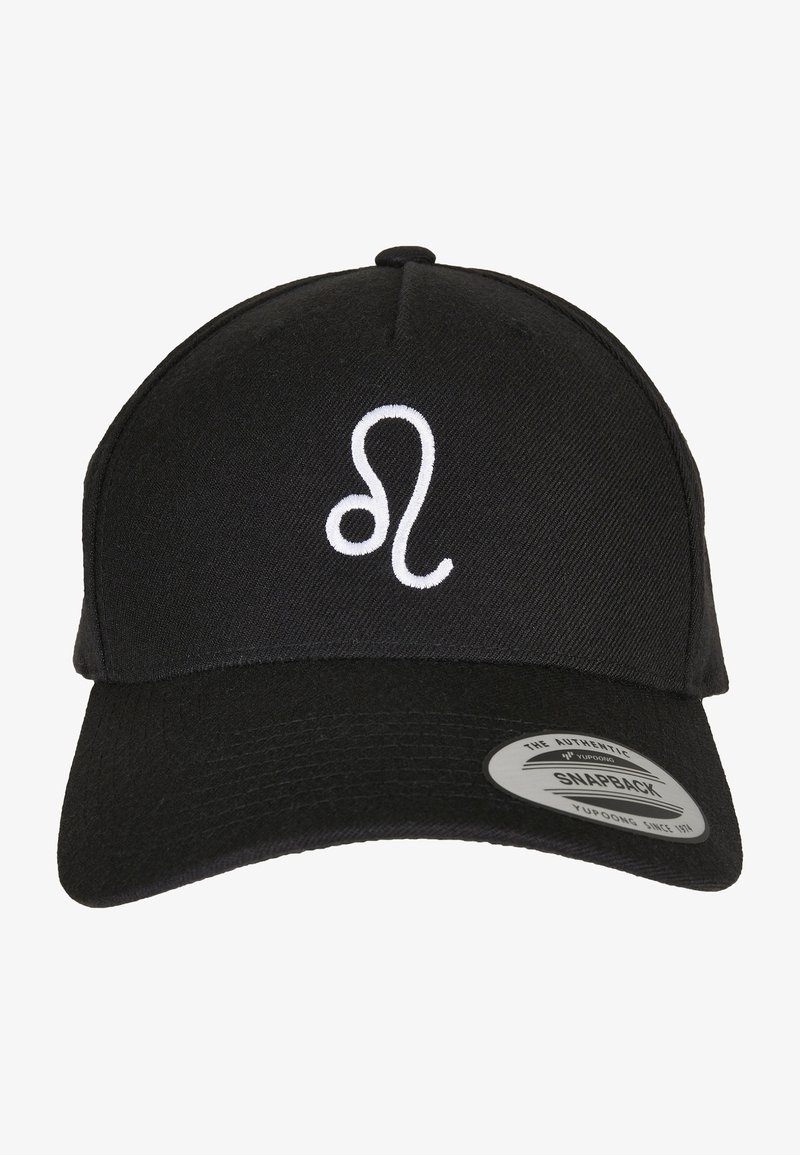Căciulă snapback neagră din material cu vizor curbat. Prezintă un simbol „L” brodat alb pe partea din față. Include un autocolant de marcă pe vizor.