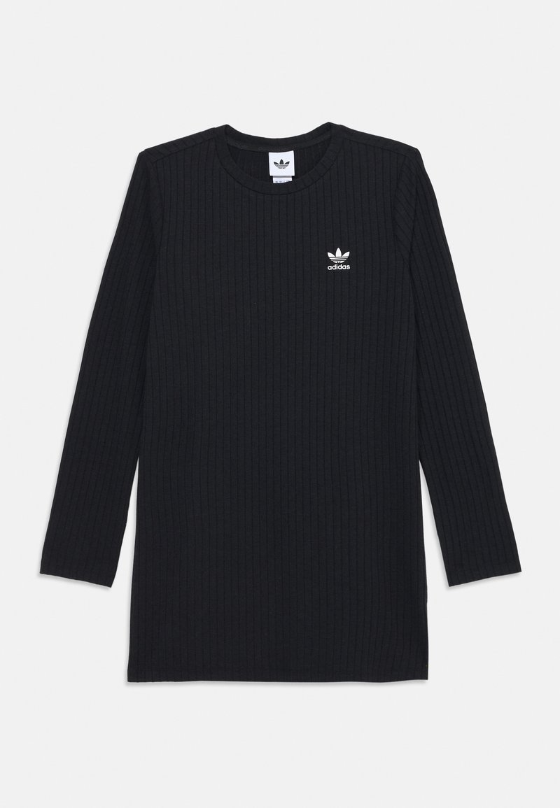 Črna obleka z dolgimi rokavi in rebrastim dizajnom, okroglim izrezom ter diskretno belo Adidasovo oznako na levem prsnem delu. Mehka tkanina, sproščen kroj.