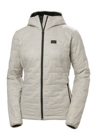 Gewatteerde jas in lichtbeige met een getextureerd gewatteerd patroon, ritssluiting aan de voorkant en zwarte accenten, waaronder het logo en de boorden. Voorzien van een capuchon.