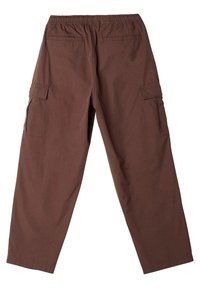 Bruna cargobyxor med elastisk midja, sidofickor med klaff och bakfickor med kant, visas liggande från baksidan.