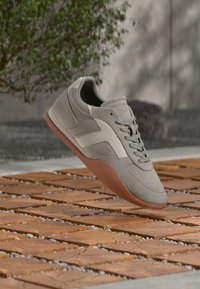 Δεν επιλέχθηκε, horizon grey