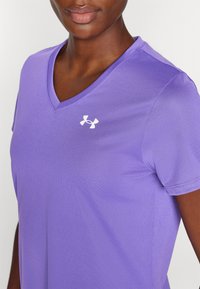 Under Armour SOLID - Sports T-shirts - lavish/white