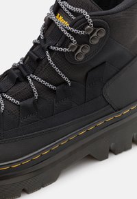Dr. Martens Šněrovací kotníkové boty - black