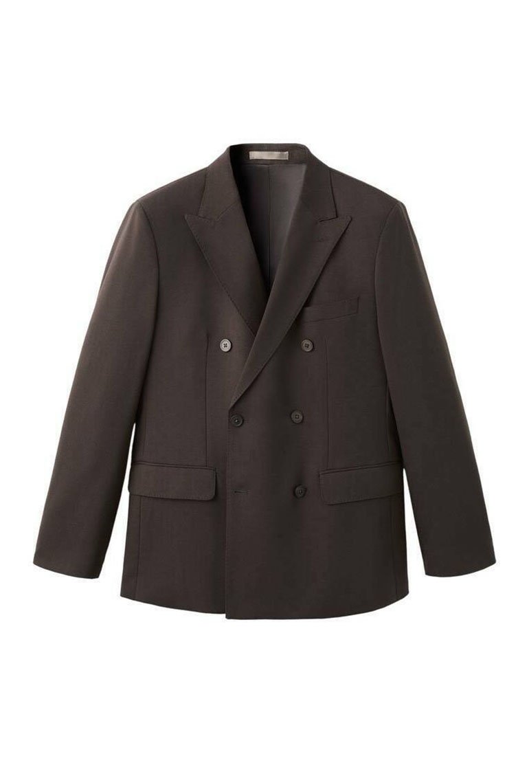 Double-breasted brown blazer made of smooth fabric, featuring two front pockets and notched lapels, with a structured silhouette.