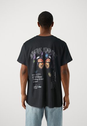 Night Addict T-shirts med print - black