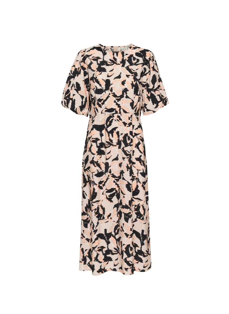 Midi-jurk met korte pofmouwen en een ronde halslijn, met een zwarte en licht perzikkleurige abstracte bloemenprint op een lichtbeige achtergrond.
