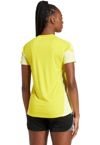 adidas Performance TIRO25C TRAINING - T-shirt de sport - gelbgelb