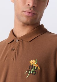 HUGO DIBLOSPOL - Poloskjorter - medium brown