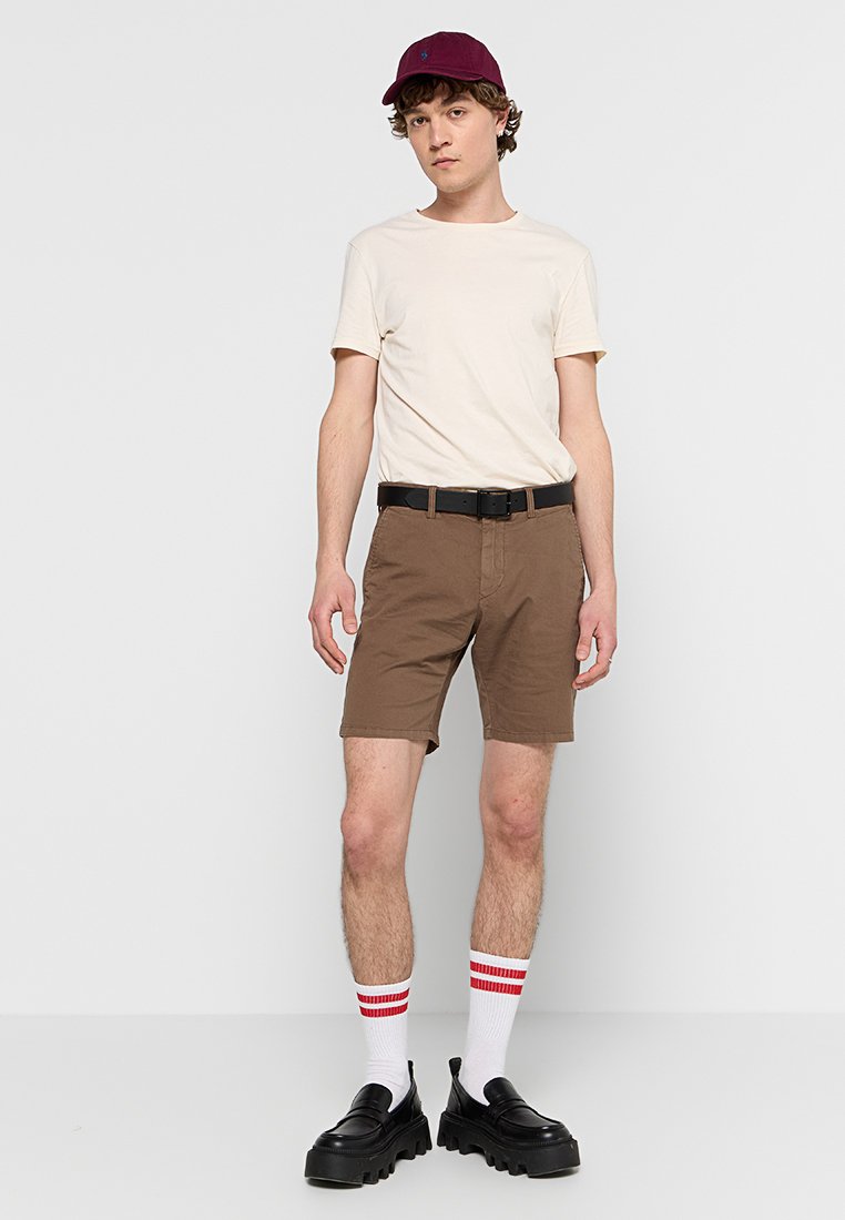REGULAR FIT