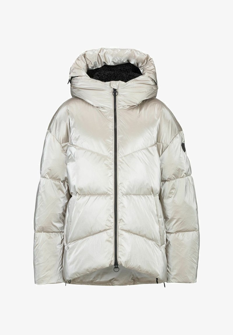 Zilveren geïsoleerde pufferjack met hoge kraag, getextureerde binnenvoering, ritsluiting en groot gewatteerd design. Voorzien van zijvakken.