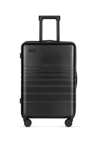 Hartschalen-Schwarzer Koffer mit horizontalen Rillen, ausziehbarem Griff und vier 360-Grad-Spinner-Rädern für einfache Mobilität.