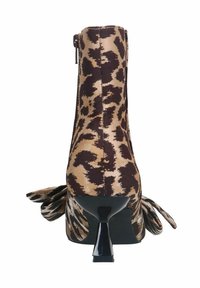 Leo-Punkt-Print Ankle-Boot mit einem schwarzen Absatz, ausgestattet mit einem seitlichen Reißverschluss und einer großen Schleifenakzent auf der Rückseite. Obermaterial aus strukturiertem Stoff.
