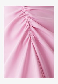 Seleccionado, pale pink