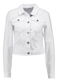 Vit denimjacka med en figurnära design, långa ärmar, metallknappar och två bröstfickor med lock och knappdetaljer.