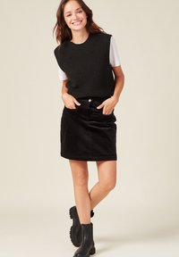 BONOBO Jeans ENGANLIEGENDER - Falda acampanada - noir