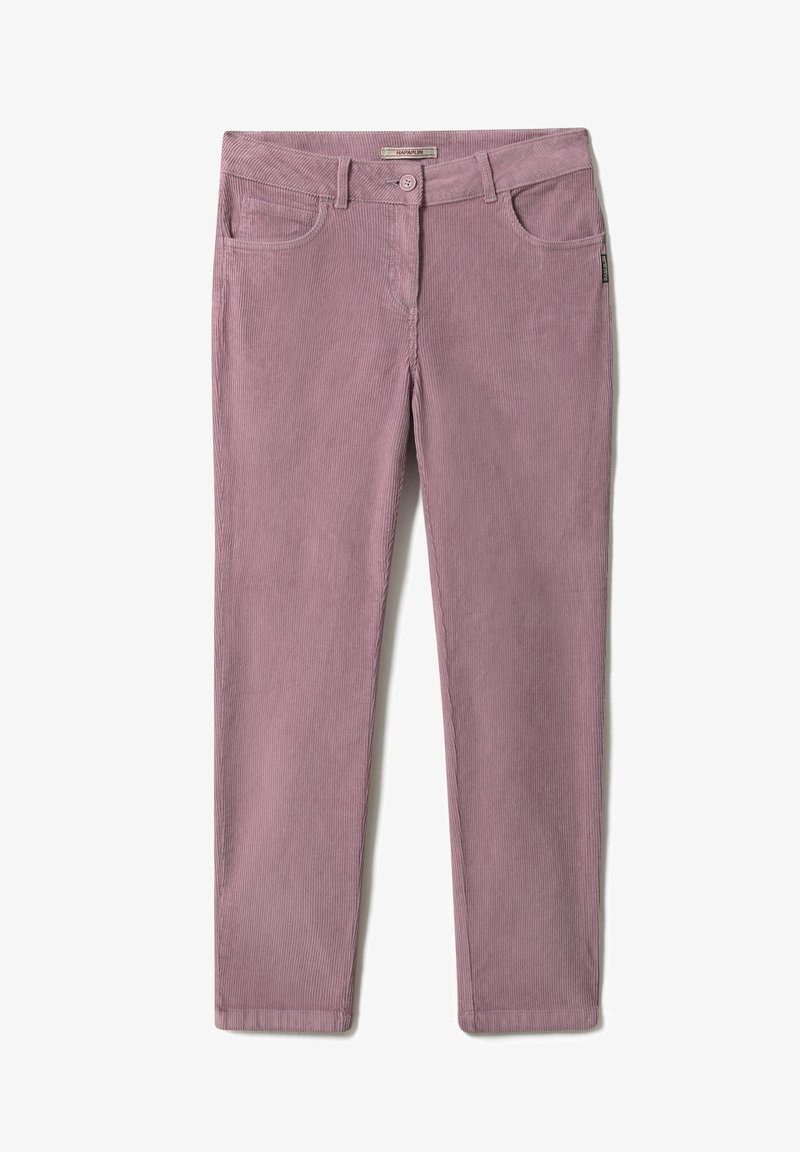 Sametové kalhoty v světle mauve barvě, s pěti kapsami, zapínáním na knoflík a viditelnou ribbovanou texturou po celém povrchu.