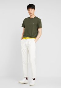 Lacoste T-shirt básica - baobab