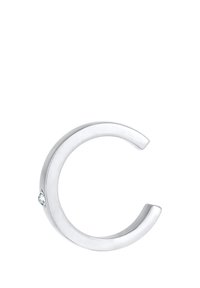 Anello d'argento a forma di C con una finitura liscia, caratterizzato da un piccolo accento di pietra trasparente. Design leggero e moderno con una texture lucidata.