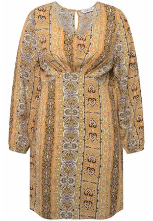 Studio Untold, Robe de jour