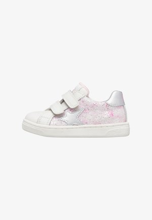 Sneaker bianche con un design luccicoso rosa e argento, dotate di cinturini a strappo e una stella argento accentata sul lato.