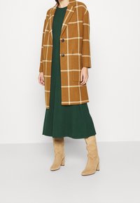 Banana Republic Pletené šaty - dark green
