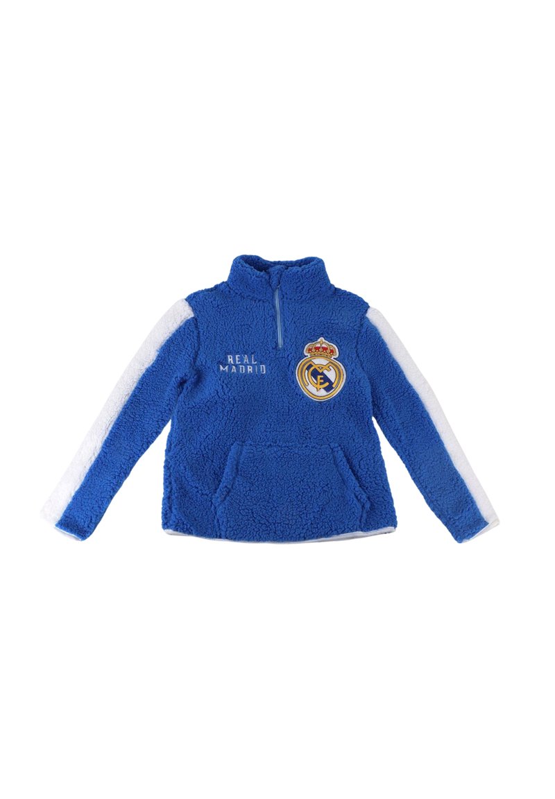 Pullover in pile blu con zip a metà, accenti bianchi sulle maniche, testo "REAL MADRID" e stemma ricamato sul petto. Tessuto morbido e testurizzato.