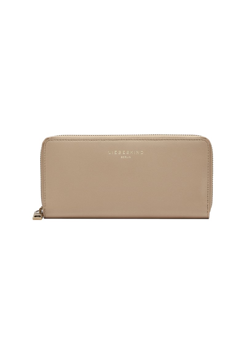 Cartera de cuero beige con cierre de cremallera, logo de la marca grabado en el frente y textura suave. Forma rectangular, diseño minimalista.