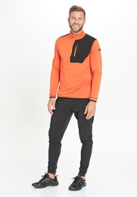 Endurance MIDLAYER - Langarmshirt - flame