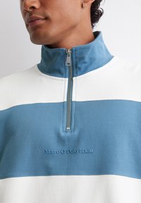 Marc O'Polo DENIM CUT SEW TROYER LSL RELAXED FIT - Melegítőfelső - medium blue multi