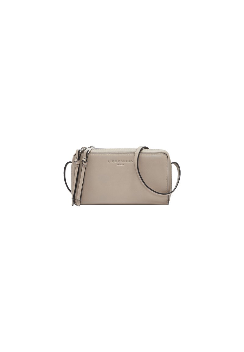 Borsa a tracolla in pelle beige chiaro con chiusura a zip, dotata di tracolla rimovibile e dettaglio del logo impresso, texture liscia e forma rettangolare.
