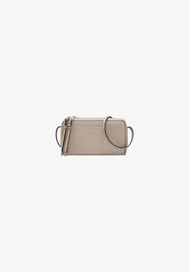 Borsa a tracolla in pelle beige chiaro con chiusura a zip, dotata di tracolla rimovibile e dettaglio del logo impresso, texture liscia e forma rettangolare.