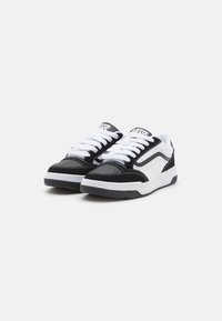 Vans HYLANE UNISEX - Obuća za skateboard - black/white